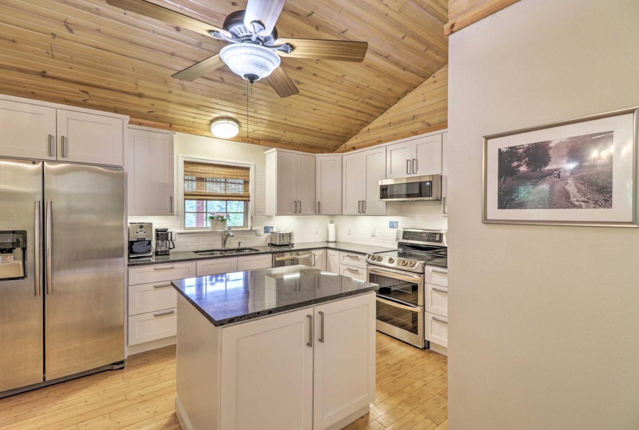 Creekside Hideaway With Fire Pit And Creek Access! Villa Mountain View Exterior photo