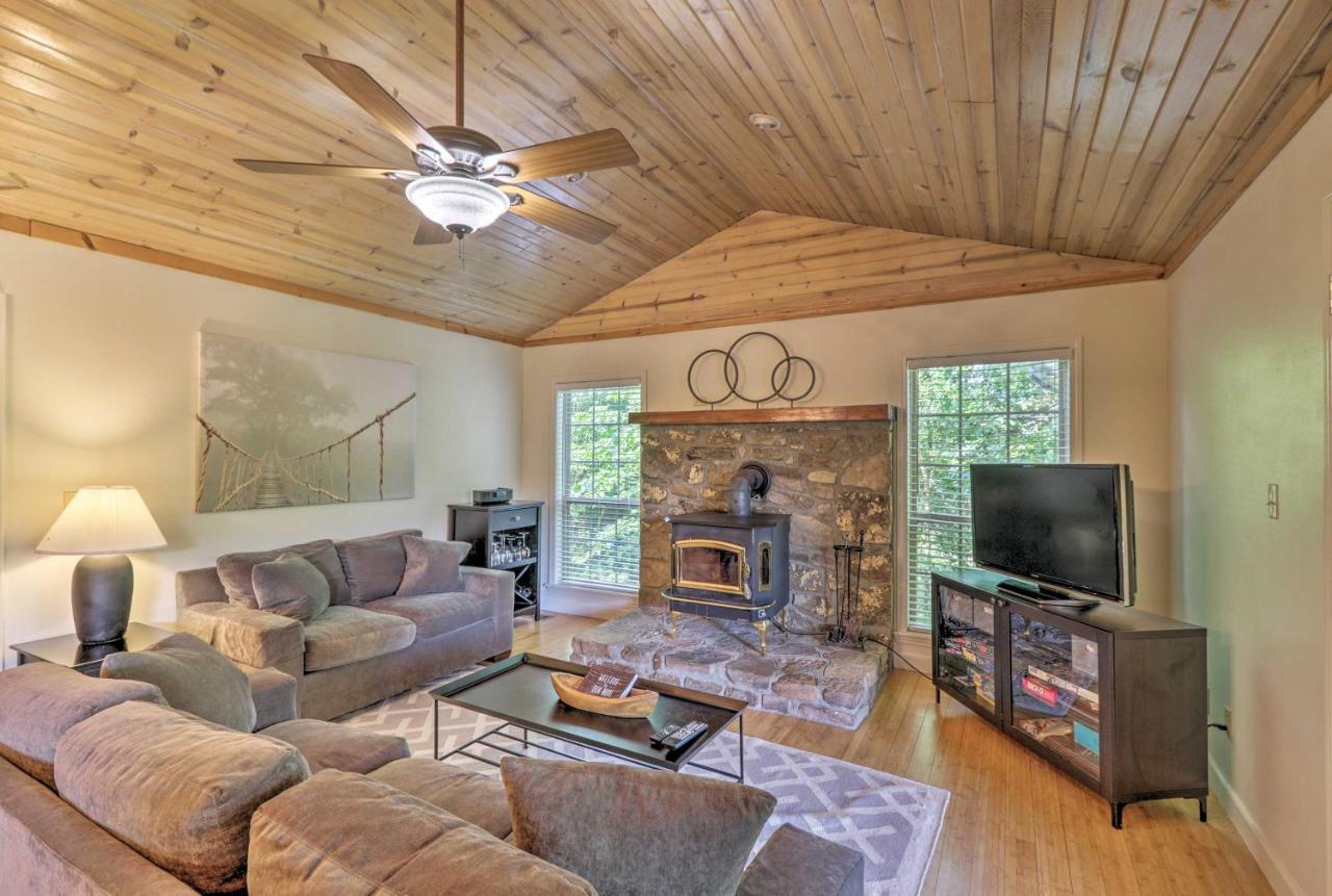 Creekside Hideaway With Fire Pit And Creek Access! Villa Mountain View Exterior photo